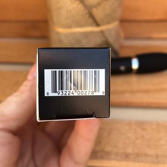 It cosmetics Hello Lashes - Picture 2 of 3